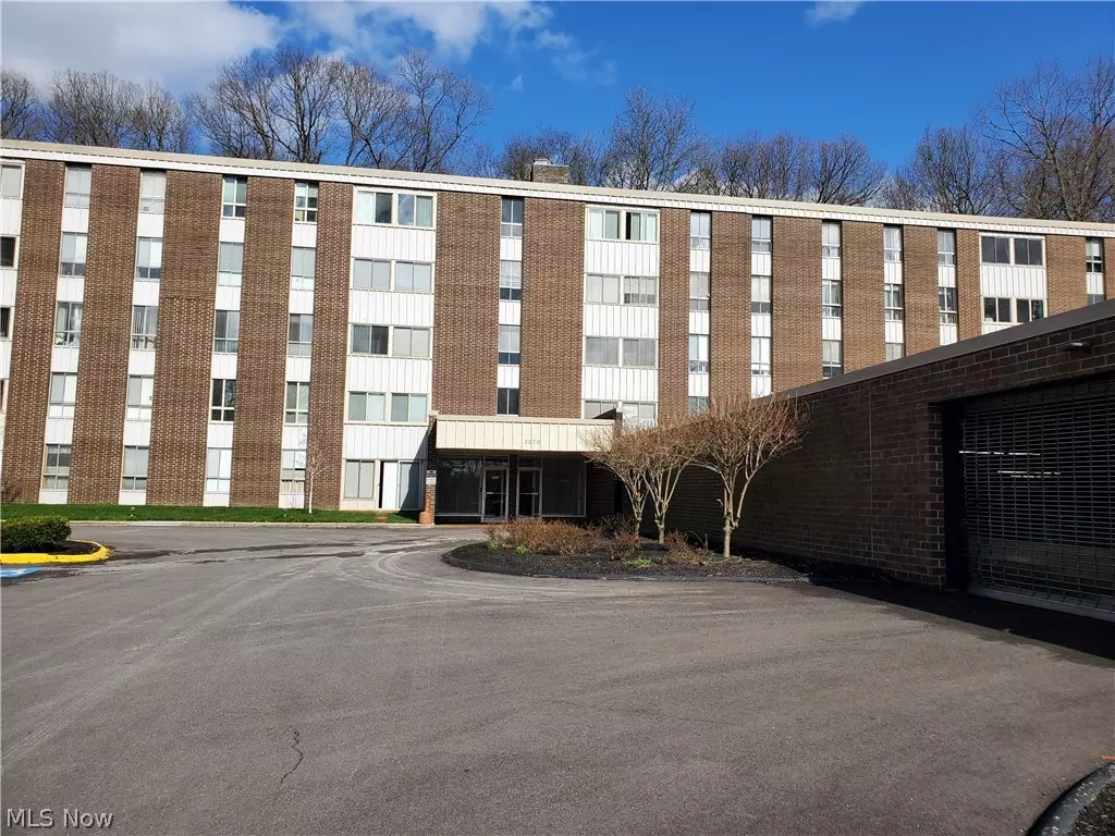 Stow, OH 44224,3070 Kent RD #208