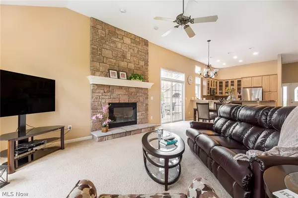 Westlake, OH 44145,30152 Shadow Creek DR #11