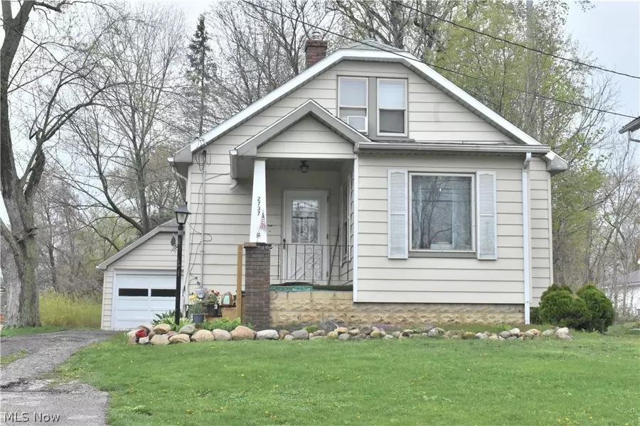 2737 Maple ST, North Kingsville, OH 44068