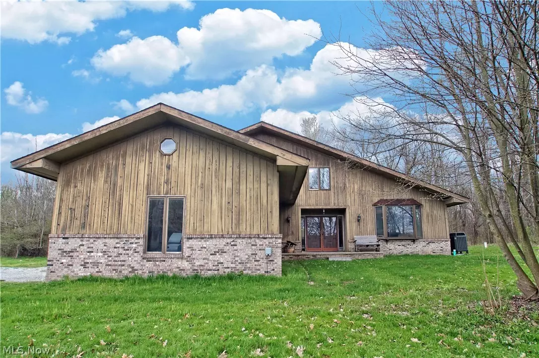 Burton, OH 44021,13805 Equestrian DR