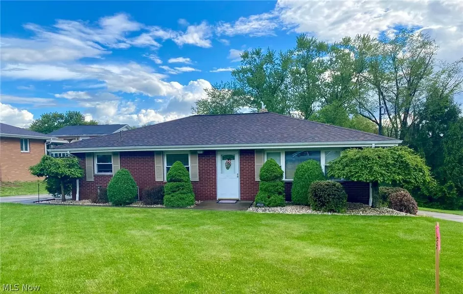 49221 S Meadowbrook CIR, East Liverpool, OH 43920