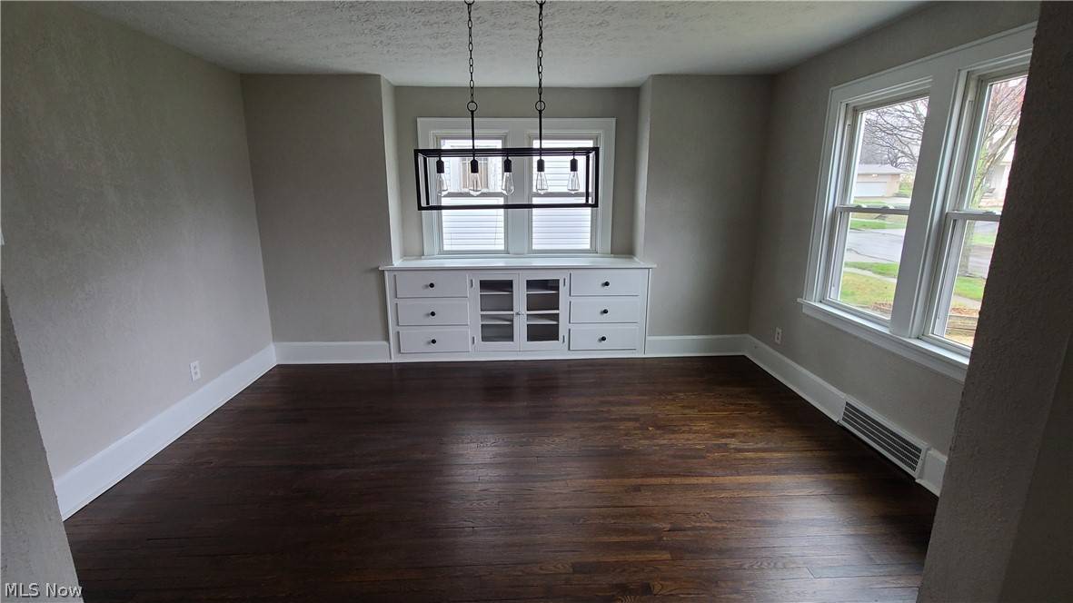 Akron, OH 44301,1559 Glenmount AVE