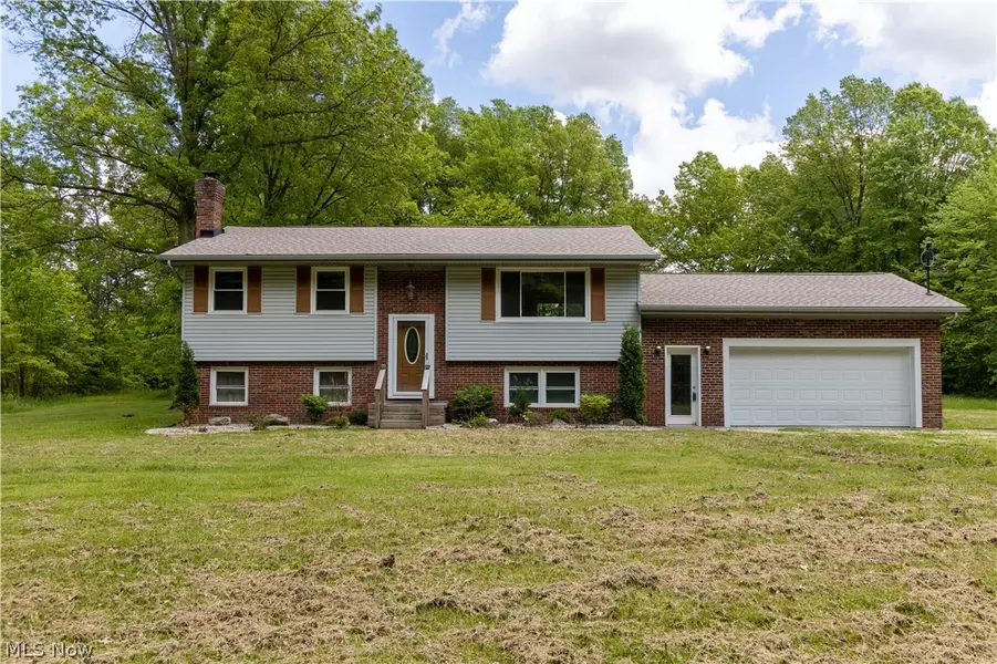 2433 Wood Lenhart RD, Leavittsburg, OH 44430