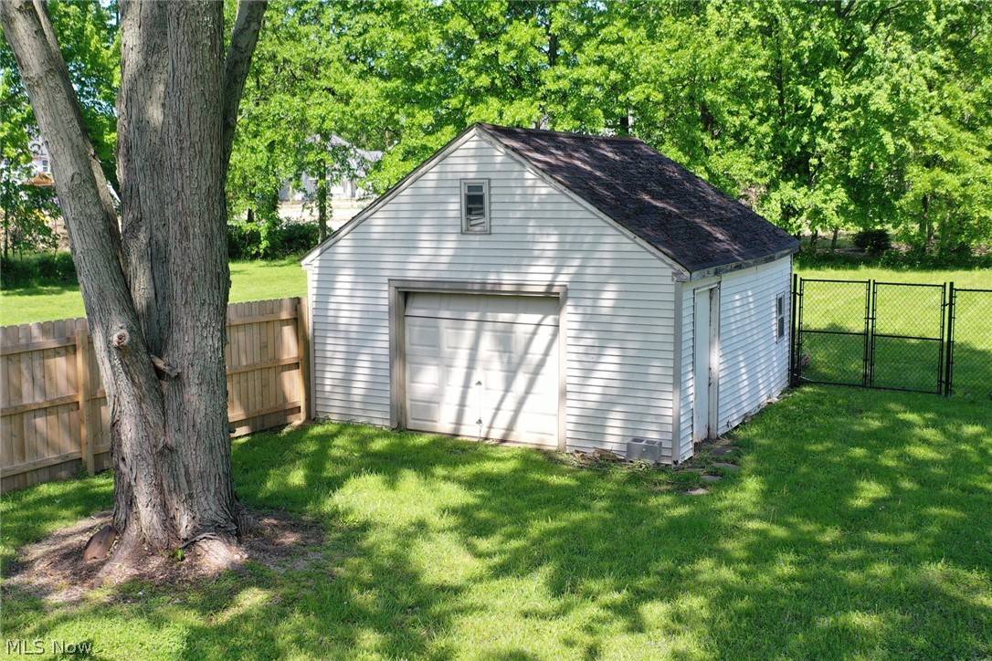 Avon Lake, OH 44012,611 Avon Belden RD