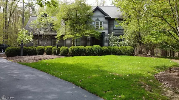 2946 Mill Gate DR, Willoughby Hills, OH 44094