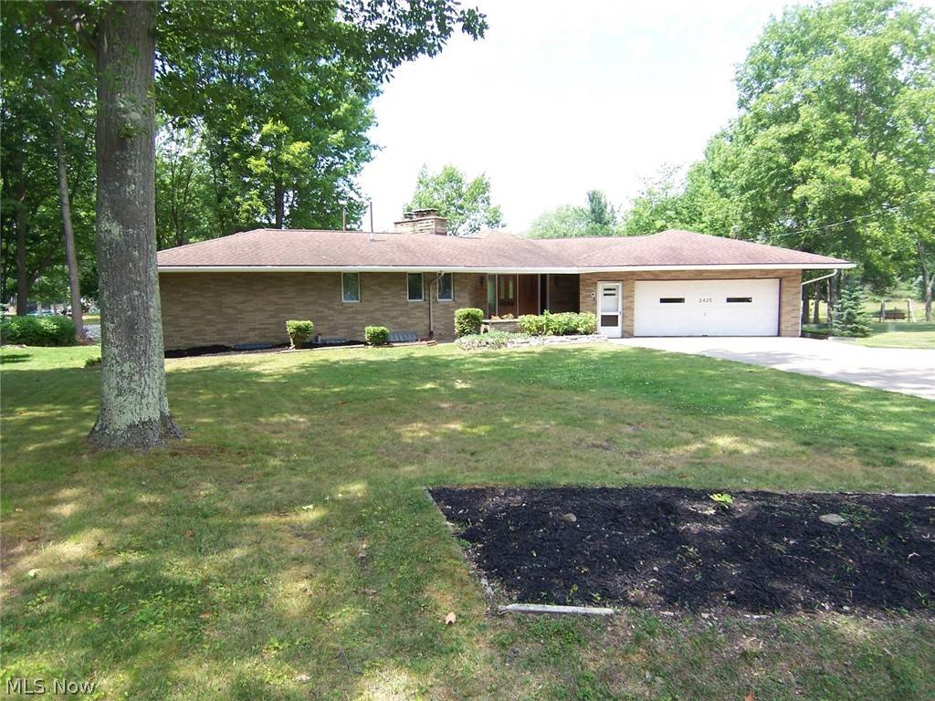 2425 Plum Creek DR, Roaming Shores, OH 44084