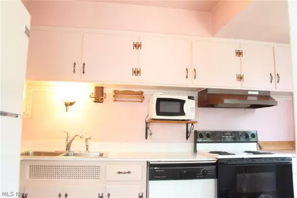 Cuyahoga Falls, OH 44223,2411 15th ST