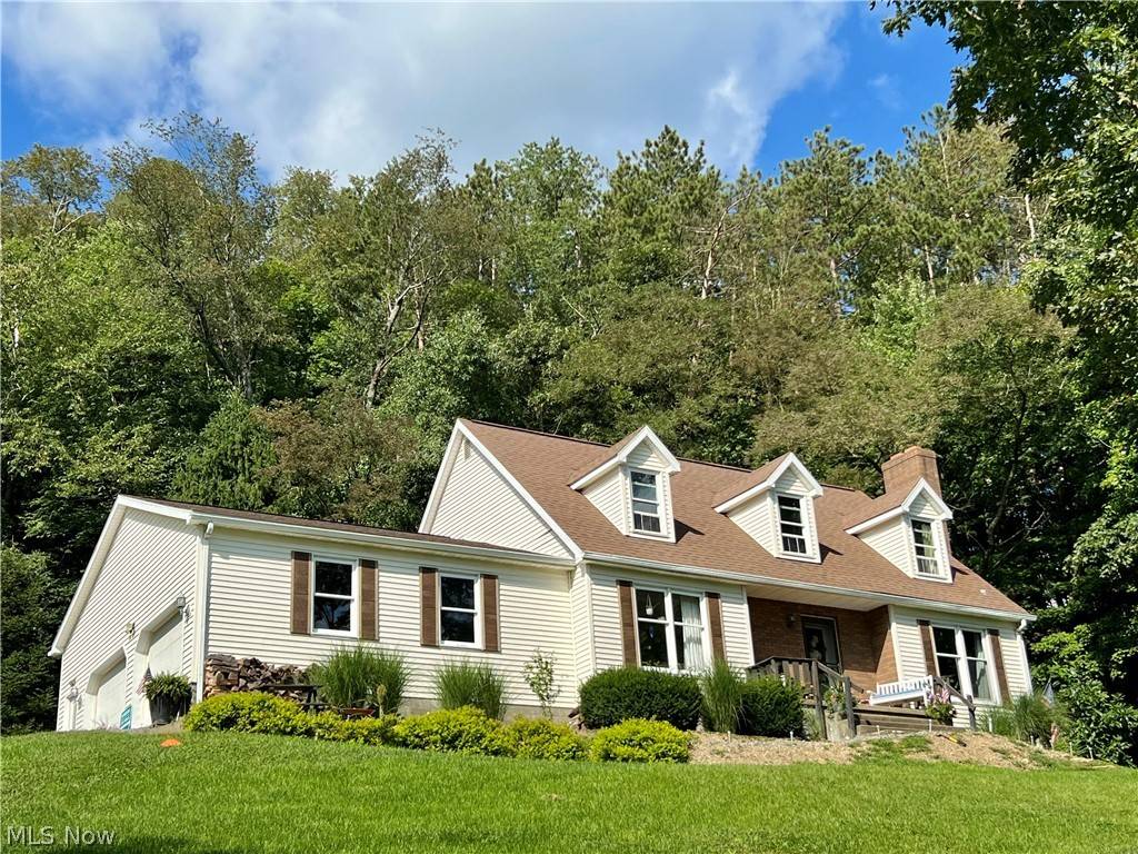 2004 Oldtown Valley SE, New Philadelphia, OH 44663