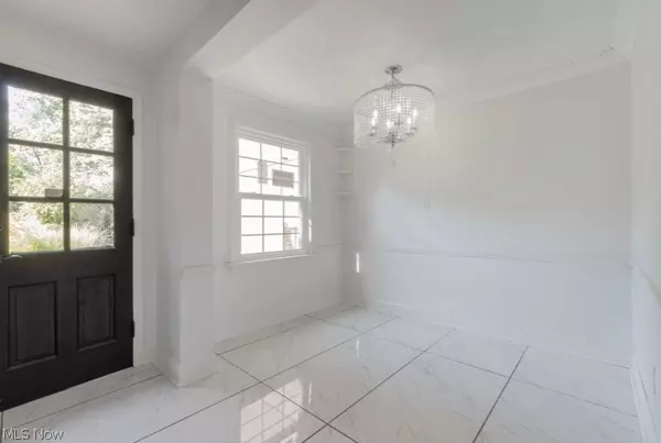 Shaker Heights, OH 44120,14210 Southington RD