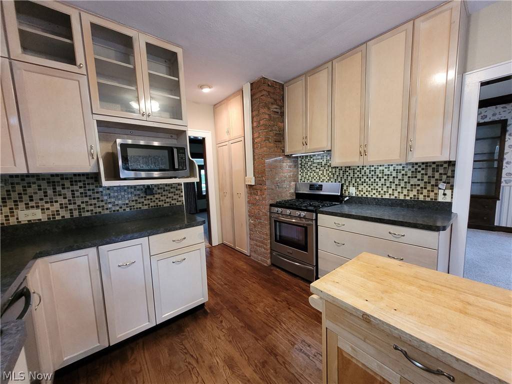 Lakewood, OH 44107,14948 Lakewood Heights BLVD