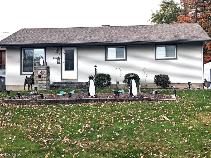 3048 Sunnybrooke DR, Youngstown, OH 44511