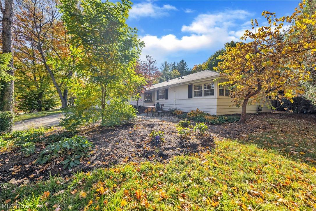 Chagrin Falls, OH 44022,32 Lyndale DR