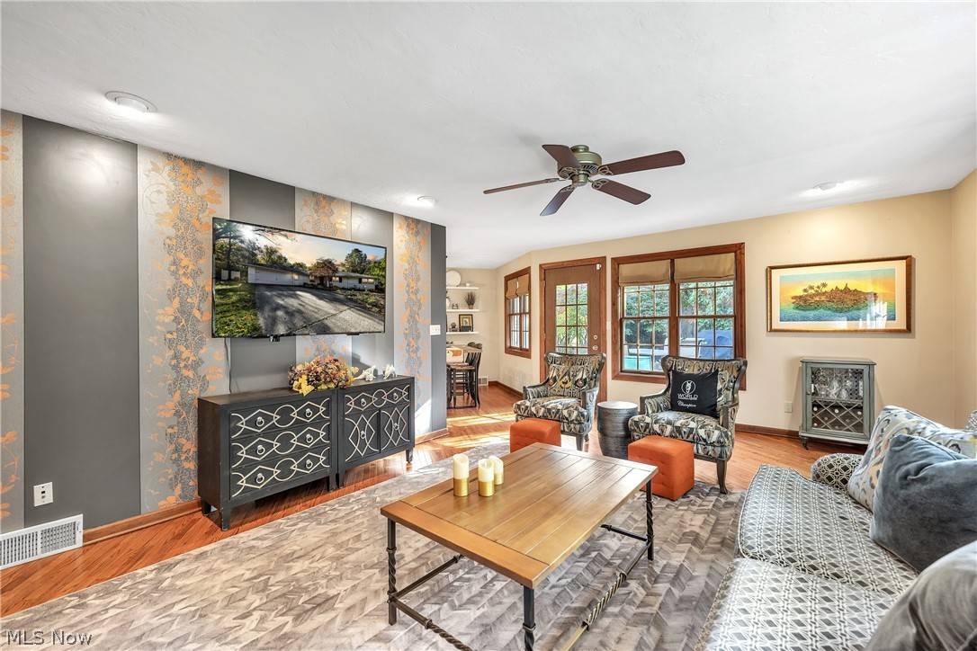 Chagrin Falls, OH 44022,32 Lyndale DR