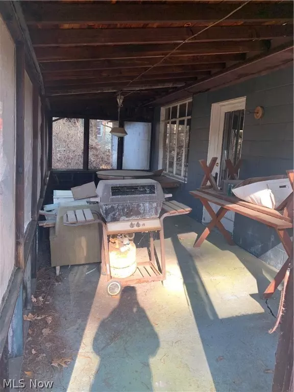 Bowerston, OH 44695,6095 Revere RD SW