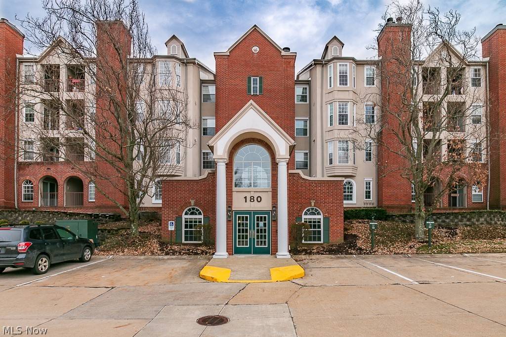 180 Fox Hollow DR #302,  Mayfield Heights,  OH 44124