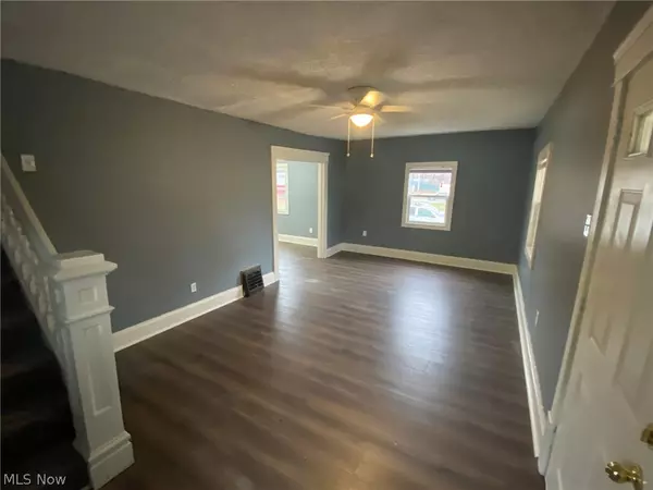 Akron, OH 44301,1223 Andrus ST