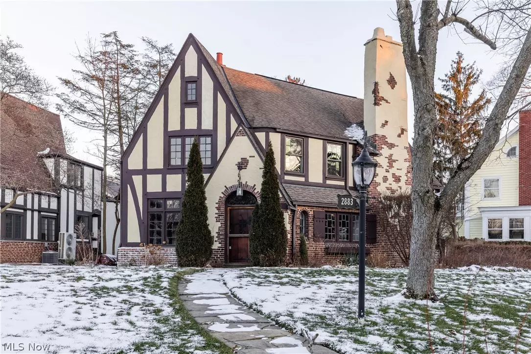 Shaker Heights, OH 44120,2883 Warrington RD