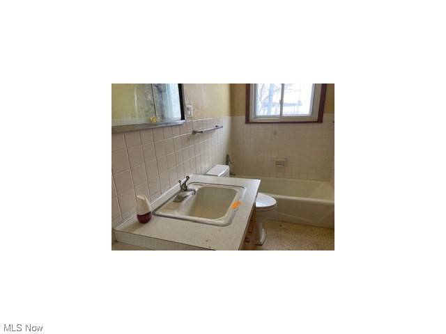 Garrettsville, OH 44231,8065 Hewins RD