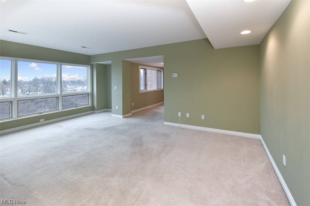 Rocky River, OH 44116,19000 Lake RD #811