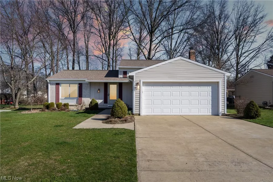 26956 Oxford Park LN, Olmsted Township, OH 44138