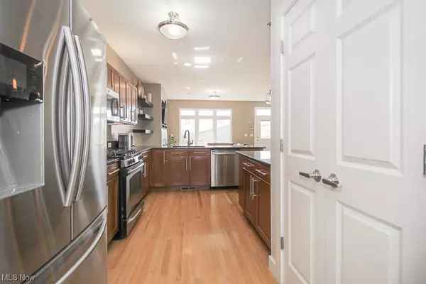 Cleveland, OH 44113,525 Literary RD