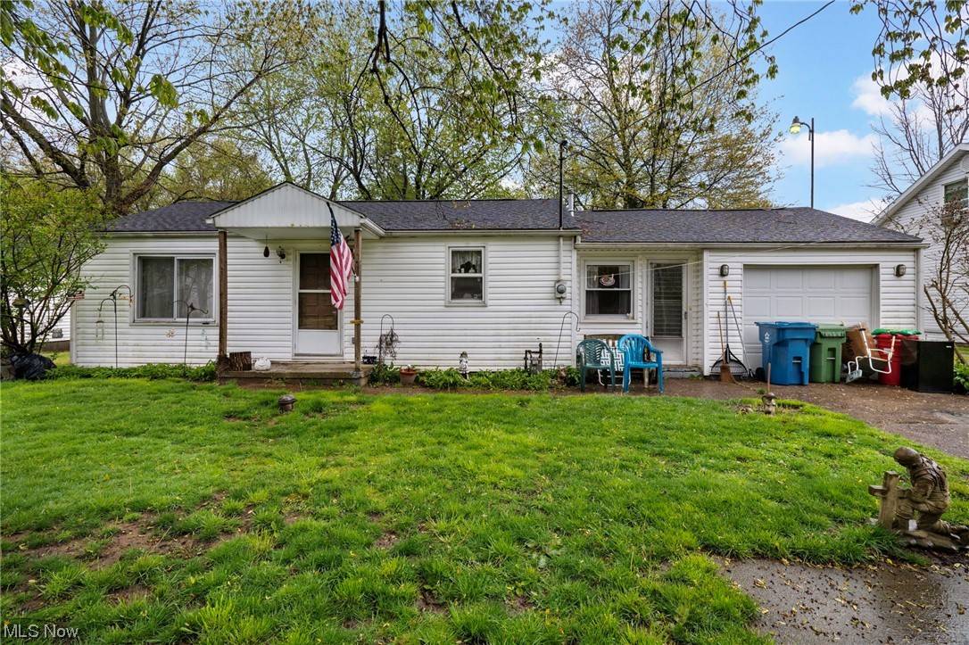 2215 Beach DR, Akron, OH 44312