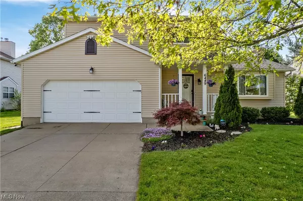 6449 Blossomwood CIR NE, Canton, OH 44721