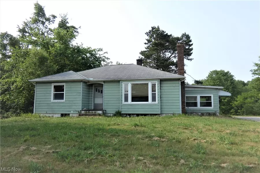 11294 Washington ST, Chagrin Falls, OH 44023
