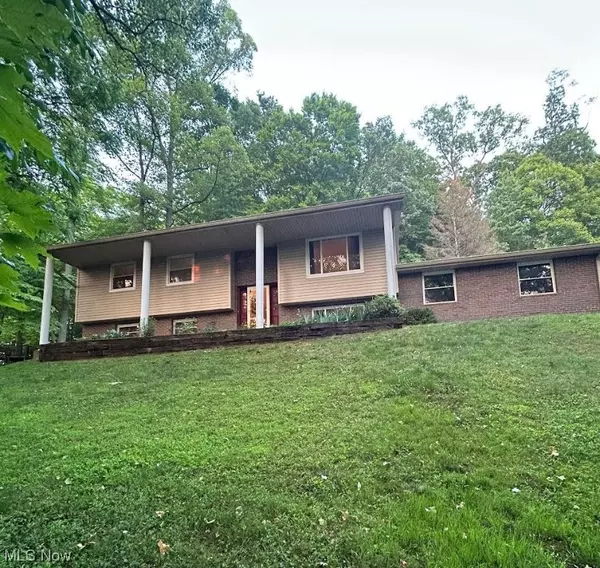 107 Deerwalk CIR, Marietta, OH 45750