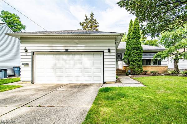 1124 Haverston RD, Lyndhurst, OH 44124
