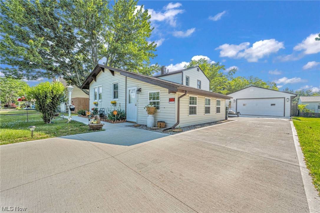 804 East DR, Sheffield Lake, OH 44054
