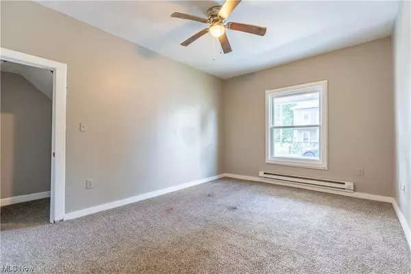 Uhrichsville, OH 44683,517 N Main ST