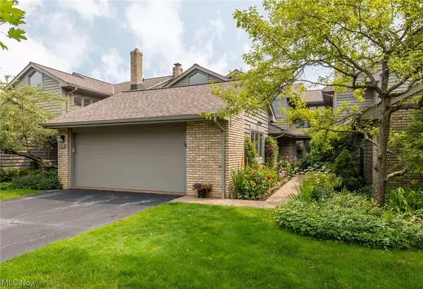 7 Deerfield LN, Beachwood, OH 44122