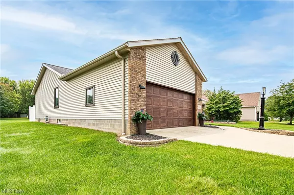 Geneva, OH 44041,796 Red Oak LN