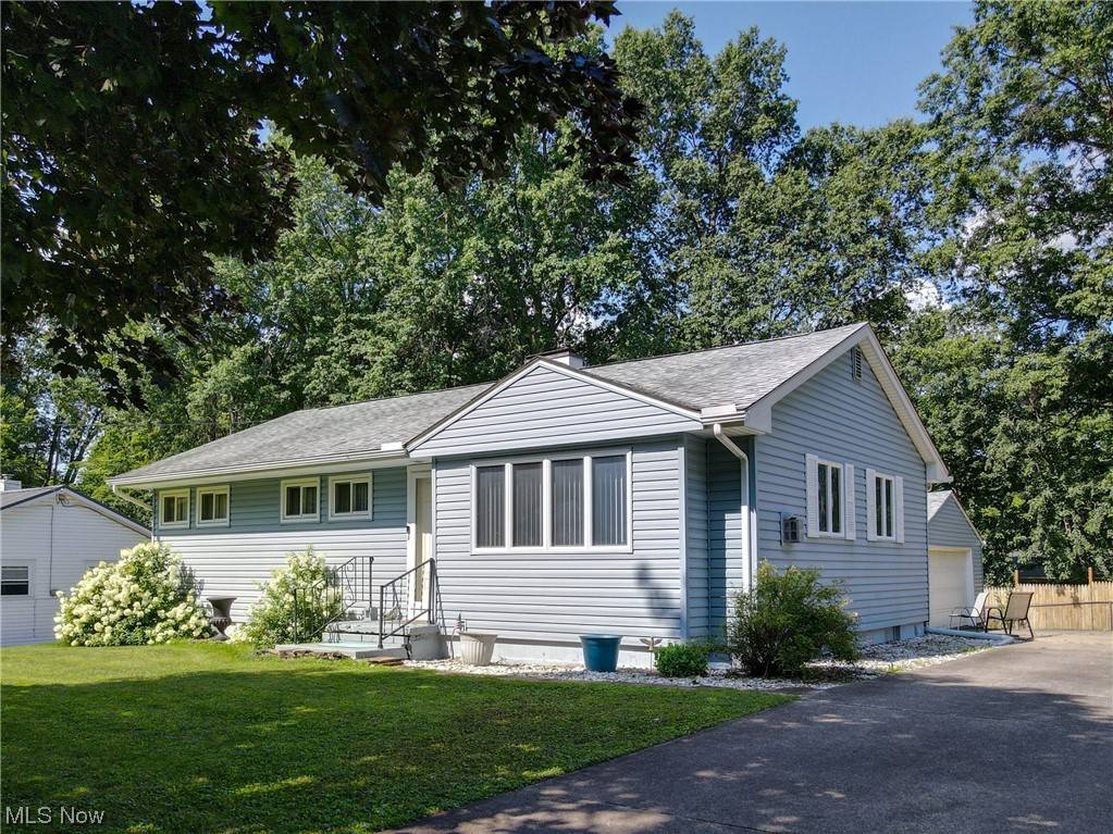 Norton, OH 44203,524 Long DR