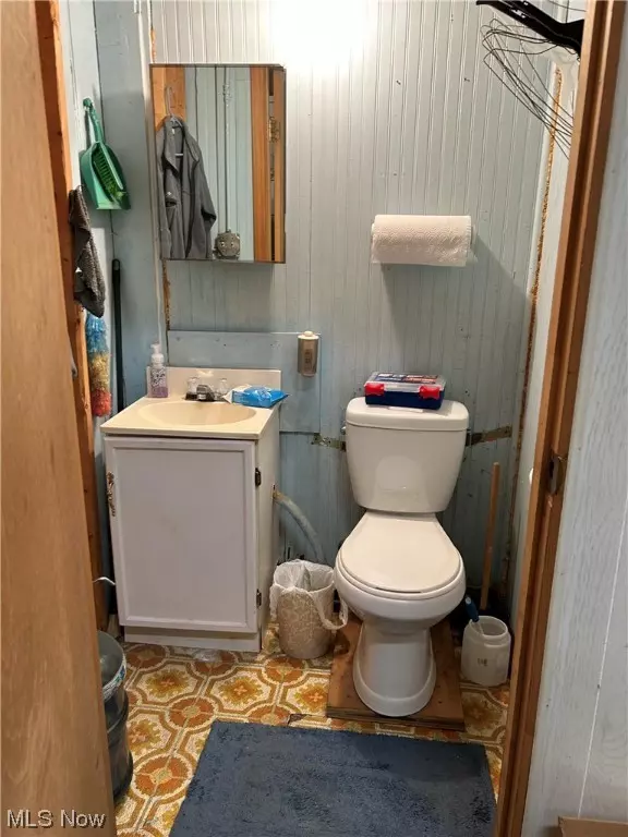 Andover, OH 44003,36 Public SQ