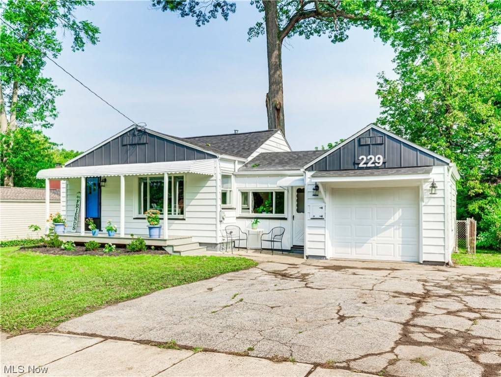 229 Grove AVE,  Cuyahoga Falls,  OH 44221