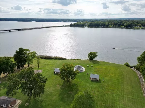 Lake Milton, OH 44429,16676 Oakwood DR