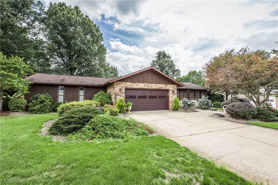 230 Ridge RD, Mogadore, OH 44260