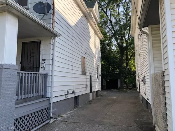 Cleveland, OH 44103,855 Ansel RD