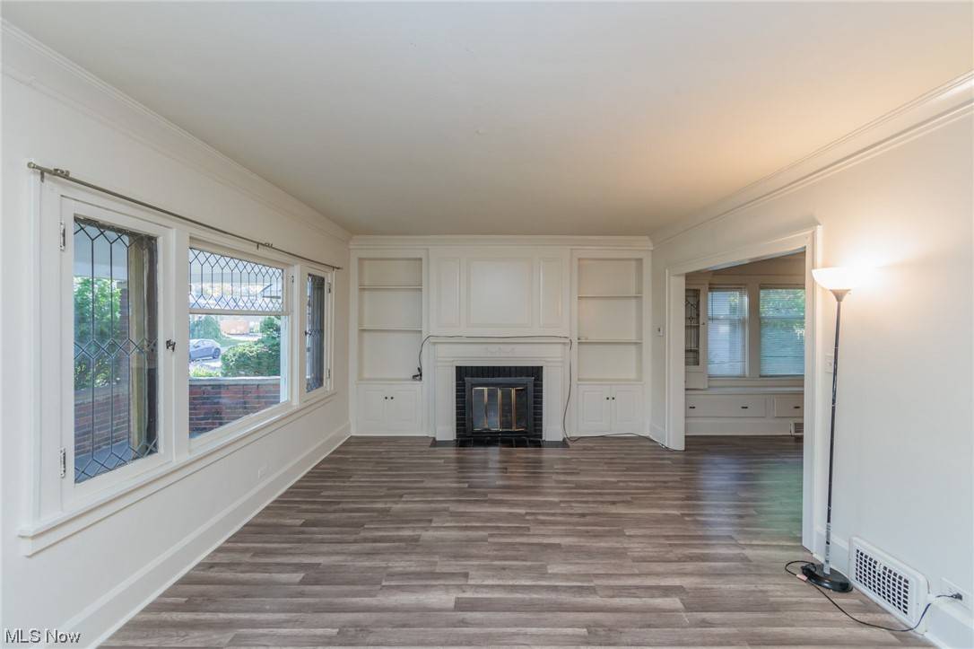 Shaker Heights, OH 44120,2576-2578 Cheshire RD