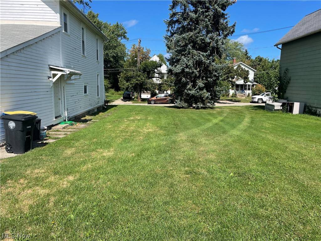 Ashtabula, OH 44004,902 E 15th ST