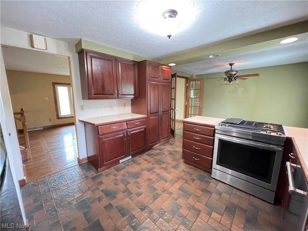 Eastlake, OH 44095,472 Saint Lawrence BLVD
