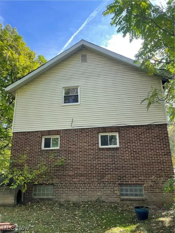 Akron, OH 44320,1352 Diagonal RD