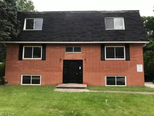 Akron, OH 44313,1803 Cromwell DR