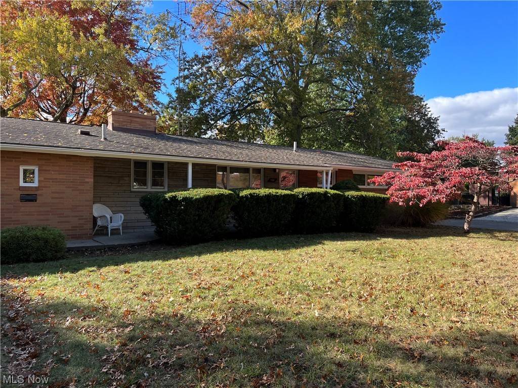 241 Briar AVE NE, North Canton, OH 44720