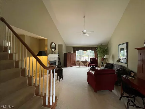 North Canton, OH 44720,7088 Lorraine AVE NW