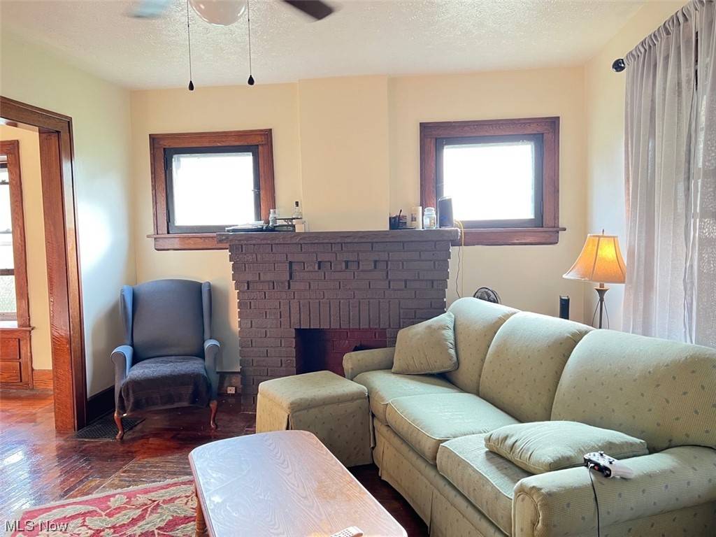 Akron, OH 44302,224-226 S Maple ST