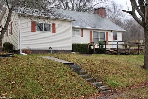 5852 High Point RD,  Glenford,  OH 43739
