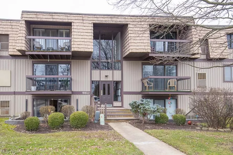 9810 Cove DR #18H, North Royalton, OH 44133